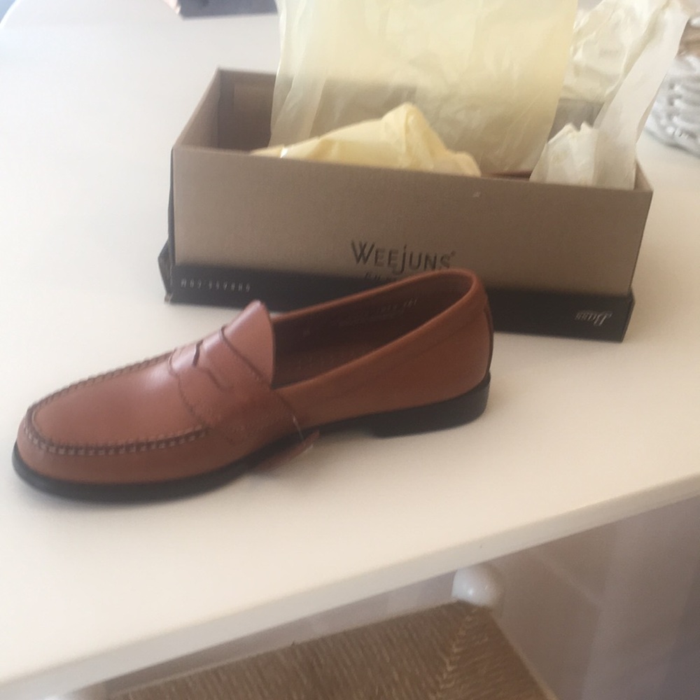 Bass weejuns size 10.5 D Tan Walter